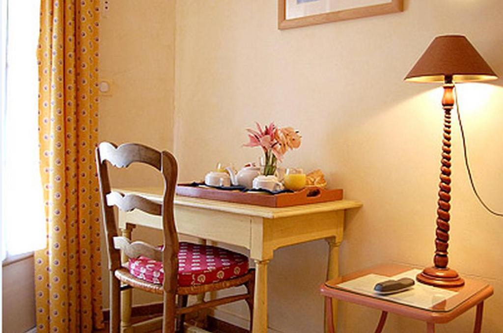 Auberge Des Glycines Πορκερόλ Δωμάτιο φωτογραφία