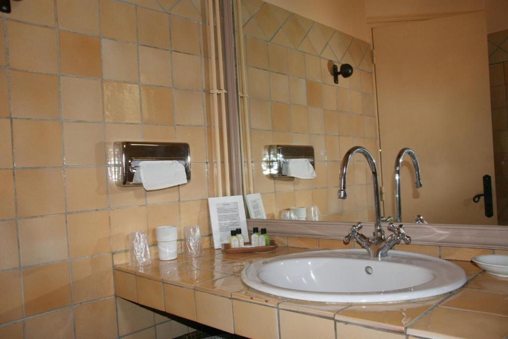 Auberge Des Glycines Πορκερόλ Δωμάτιο φωτογραφία